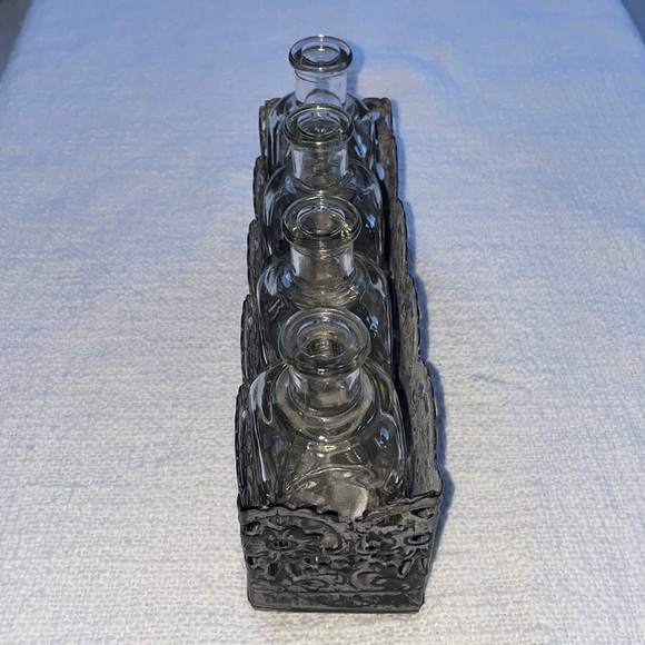 Decor - Picture 3 of 5